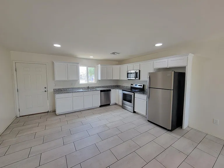 5915 S Calle Sueno Hermoso #2 — Photo 2