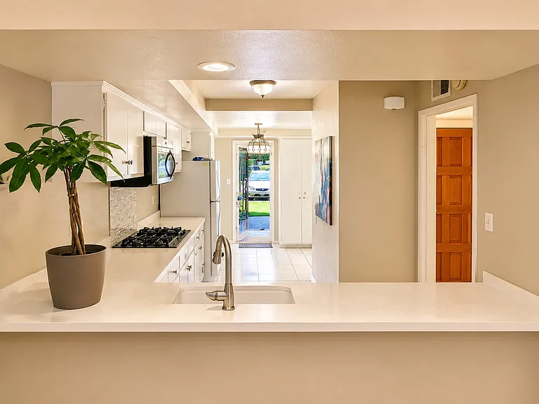 4611 Green Tree Ln — Photo 6