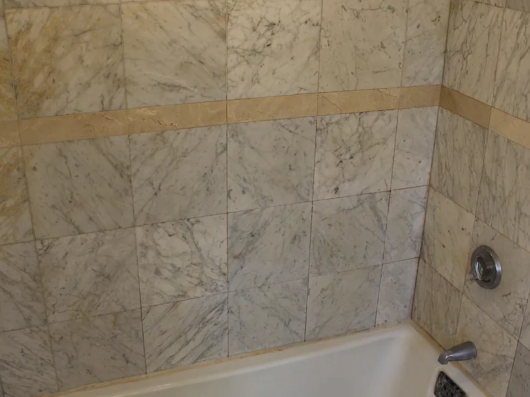 primary bathroom, bathtub