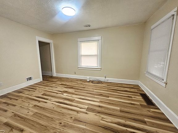 5th image of 1310 E 5th St