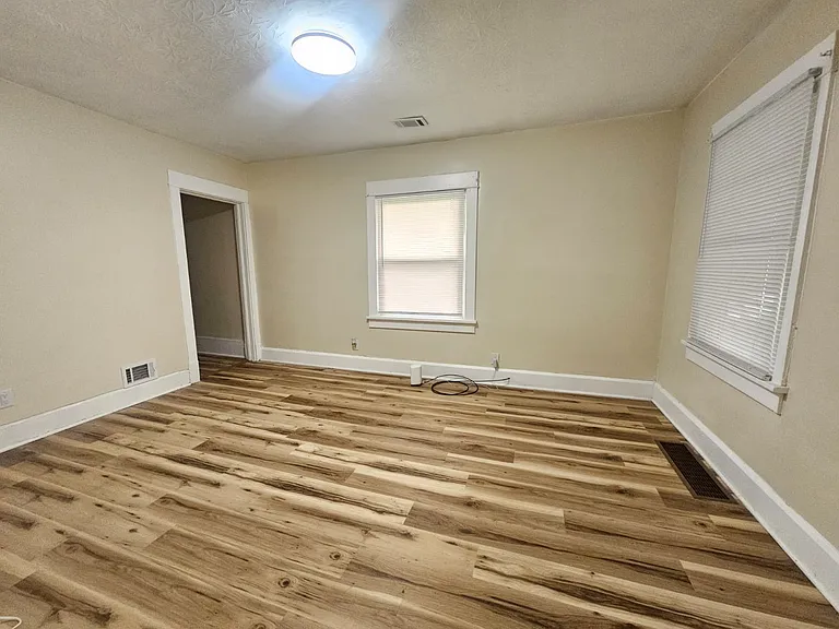 1310 E 5th St — Photo 5