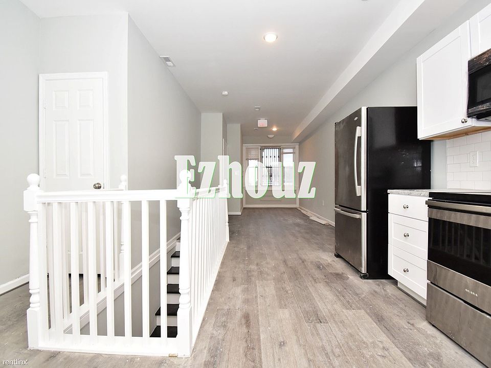 135 E North Ave kitchen1