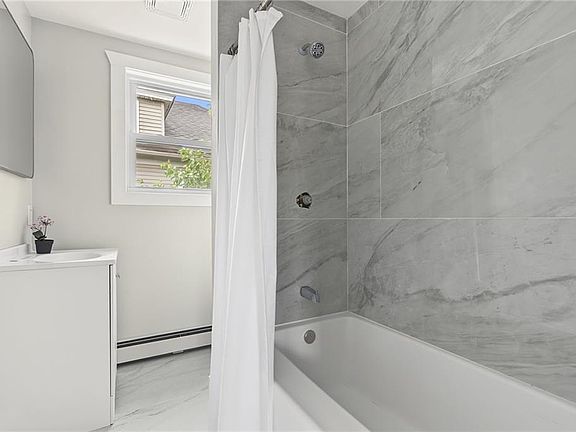 5th image of 42 Sisson St