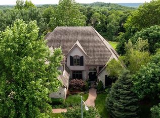 6413 Augusta Pl, Parkville, MO 64152