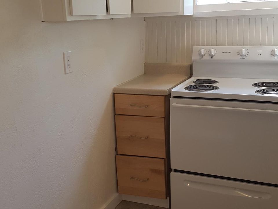 2nd image of 3822 1/2 W Grover St