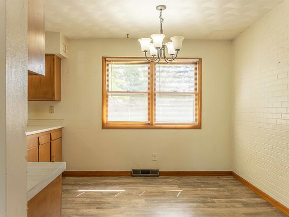 5th image of 216 N Willard Ave