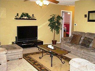 3rd image of 1100 Warrington Dr