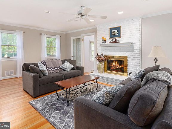 3rd image of 606 Beach Dr