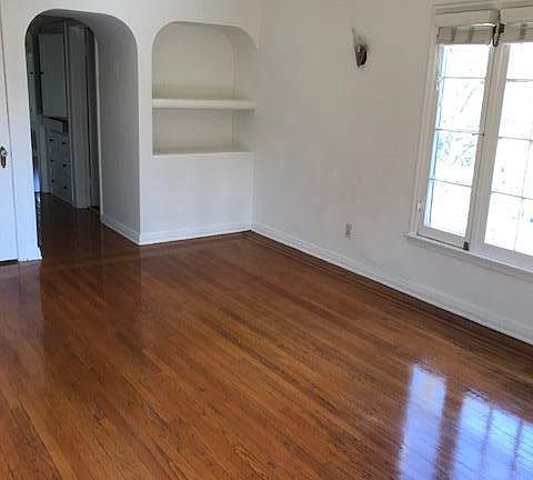 3rd image of 803 N Cherokee Ave