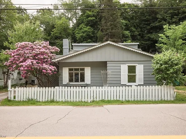 1015 6th St, New Cumberland, WV 26047