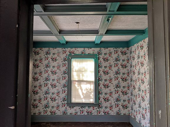 4th image of 2914 Midland Ave