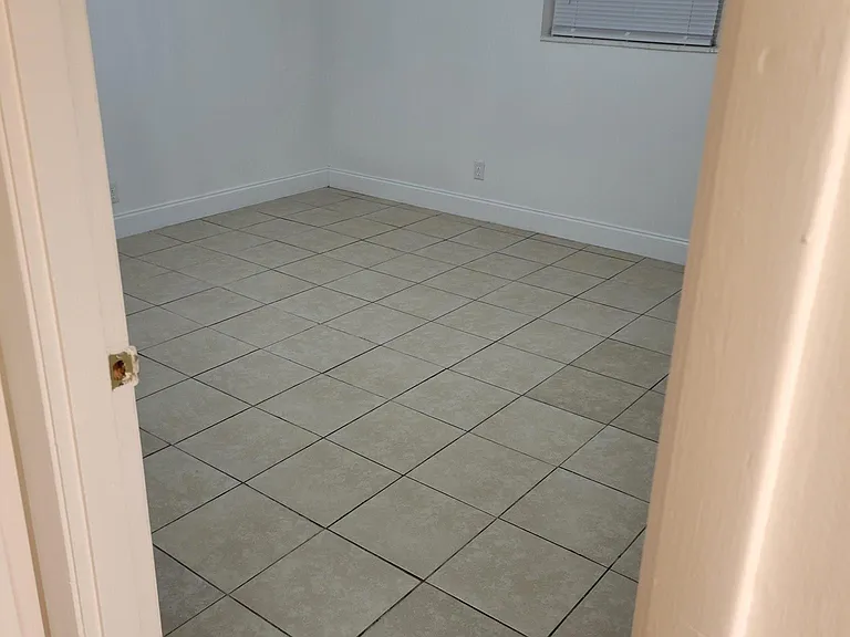 4160 Gloria Ave — Photo 5