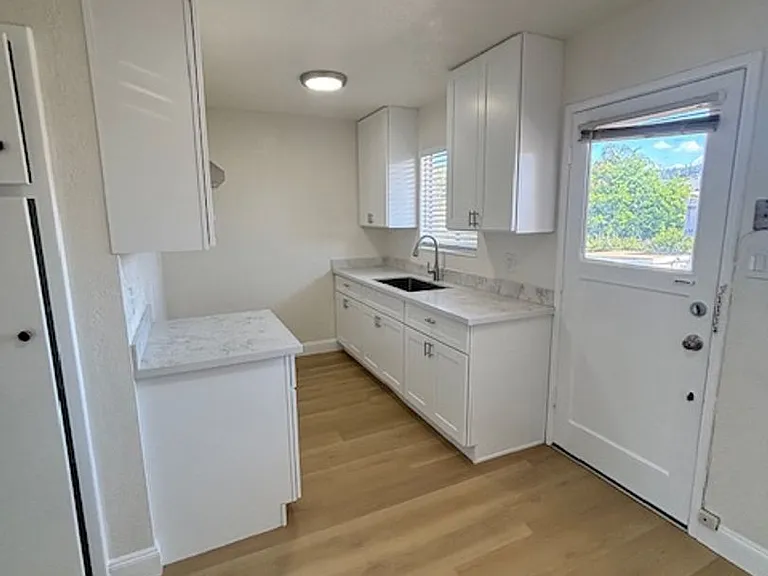 2401 Bartlett St #D — Photo 5