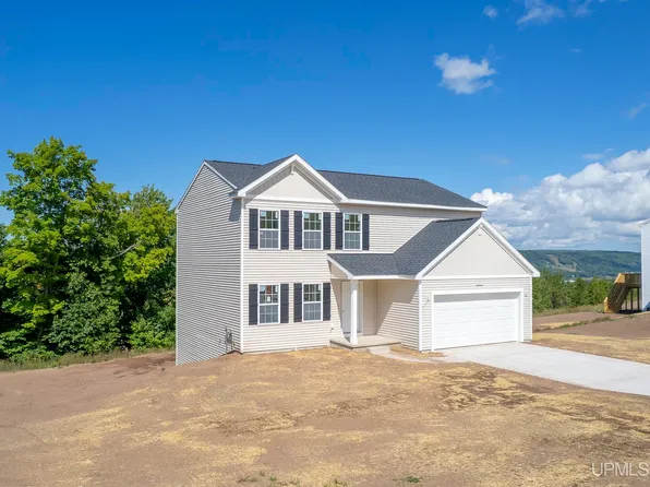 1019 Red Oak Ln, Houghton, MI 49931