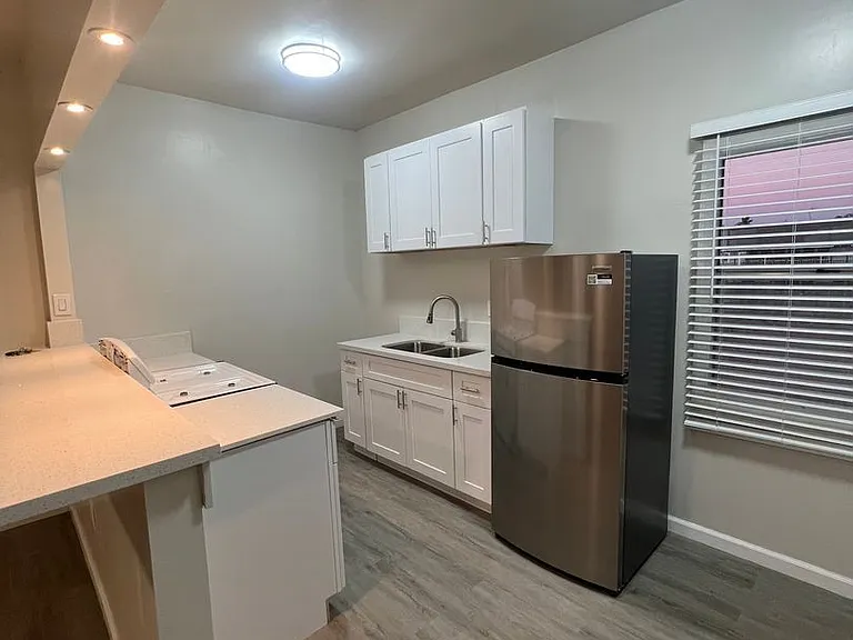 5606 S Figueroa St #13 — Photo 1