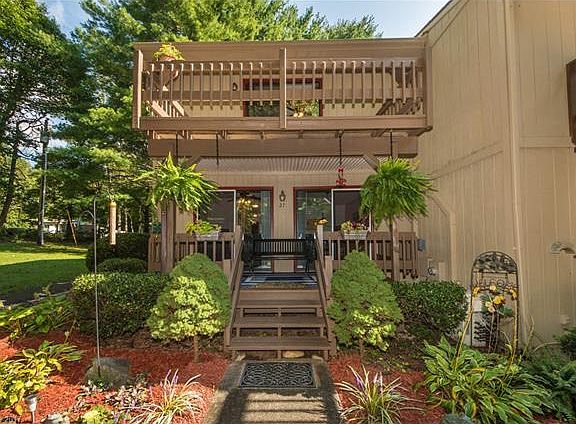2nd image of 27 Wildflower Ln #27