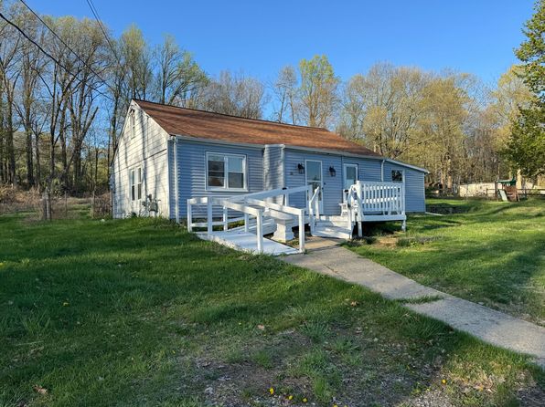 22 Spring Ln