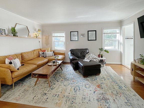 5th image of 2212 W 48th Ter