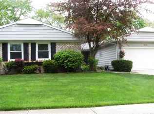 200 Timber Hill Rd, Buffalo Grove, IL 60089