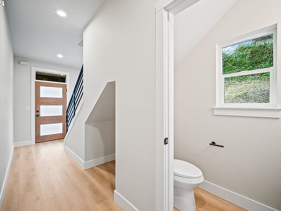 4th image of 6002 NE 45th Ct