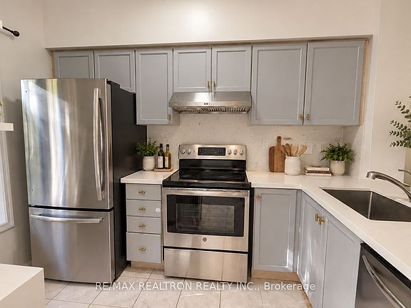 4th image of 22 Saint Moritz Way #7