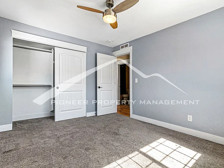 1807 E 36th Ave — Photo 18