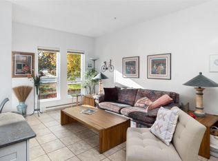 3915 Carey Rd #201, Saanich, BC V8Z4E3