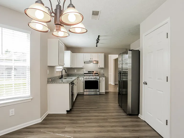 1413 Cater Ct — Photo 6