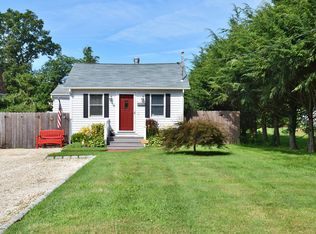 86 5th Ave, Kings Park, NY 11754