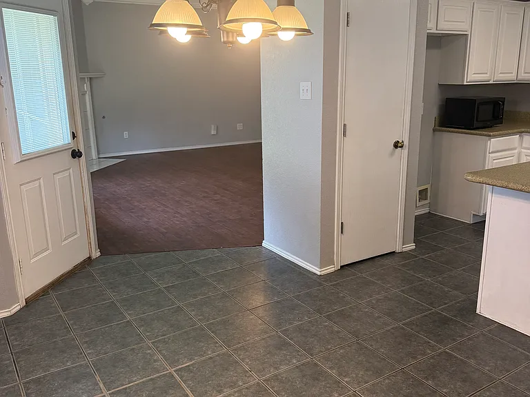 516 Lone Star St — Photo 4