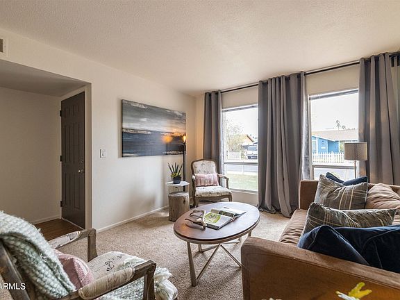 4th image of 636 W Gary Dr