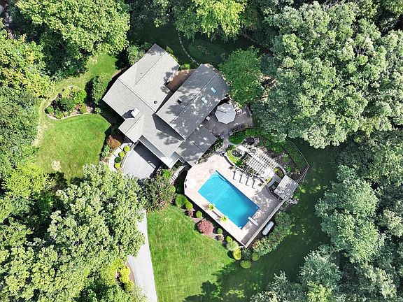 3rd image of 135 Cedar Hill Rd