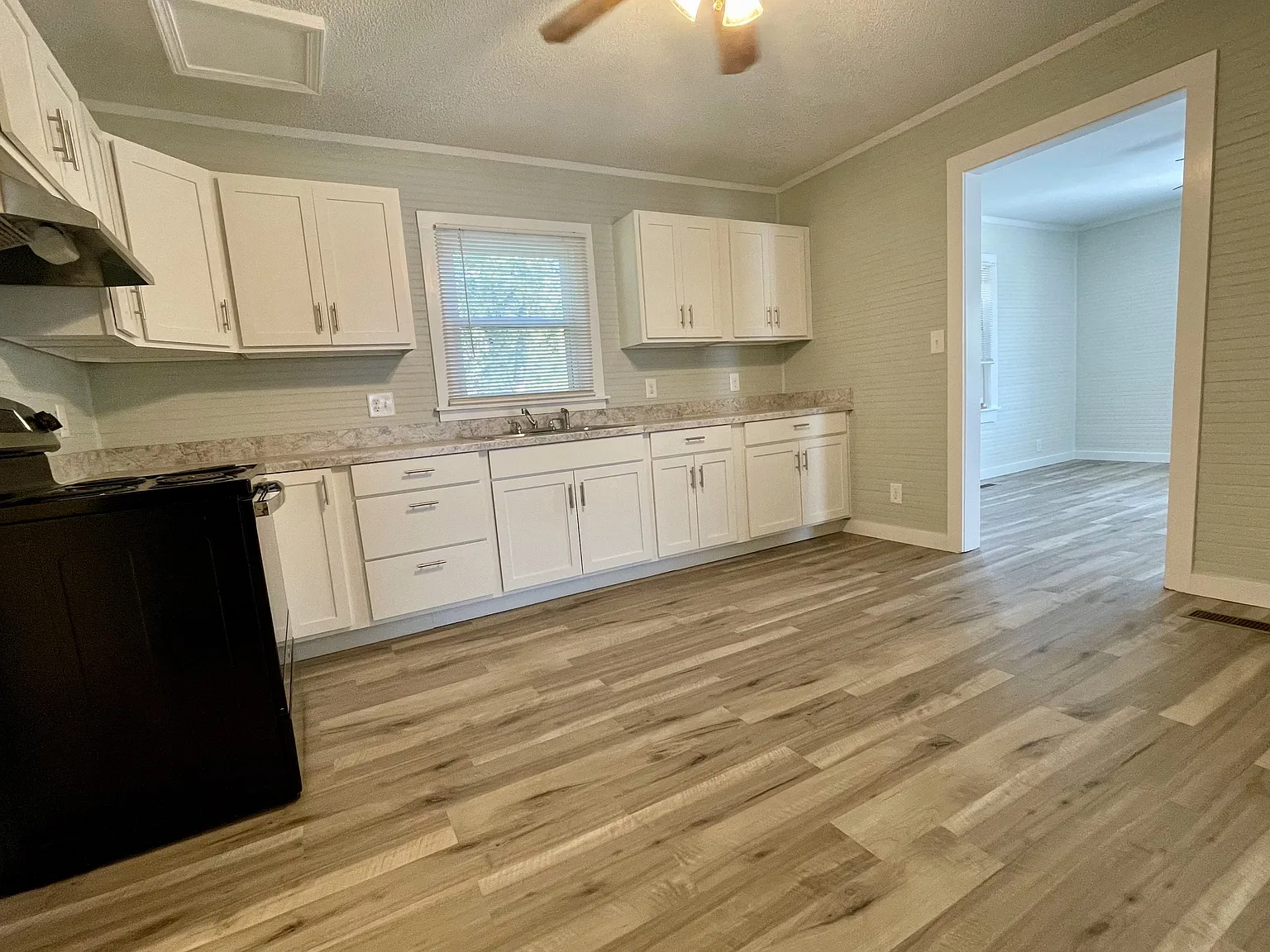 2 bed, 1000 sqft, $1,300 — Photo 3