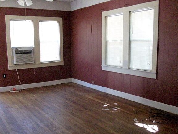5th image of 205 W Green St