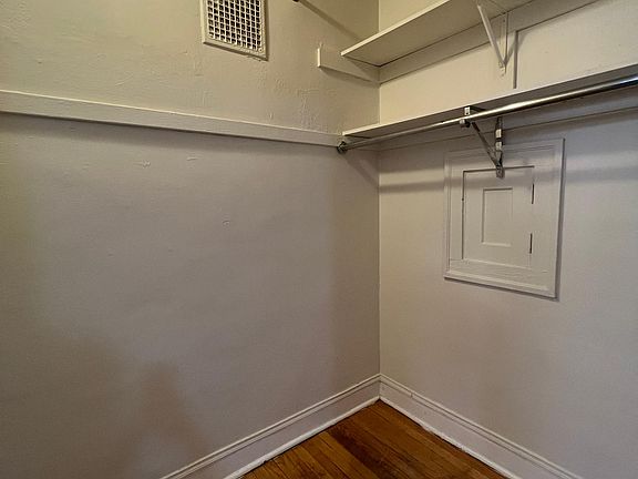 4th image of 2127 N Dayton St #204