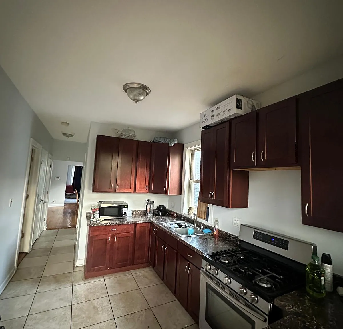 3 bed, 1000 sqft, $1,700 — Photo 3