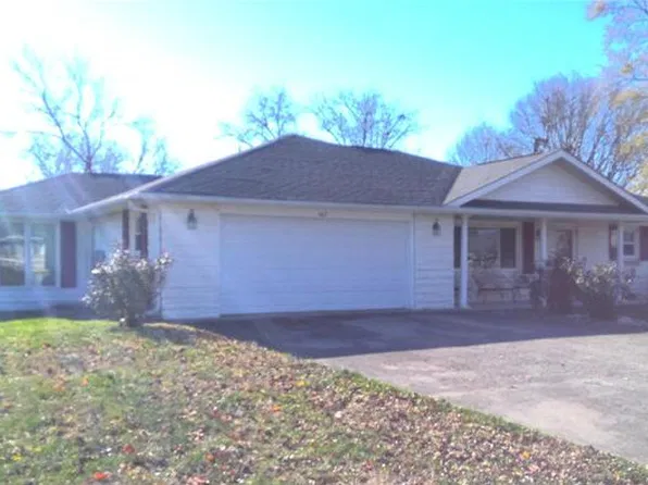 462 Manor Dr, Seymour, IN 47274