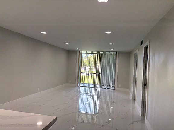 4th image of 700 S Hollybrook Dr APT 207