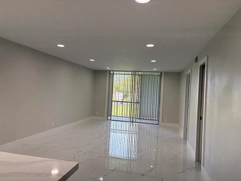 700 S Hollybrook Dr #207 — Photo 4