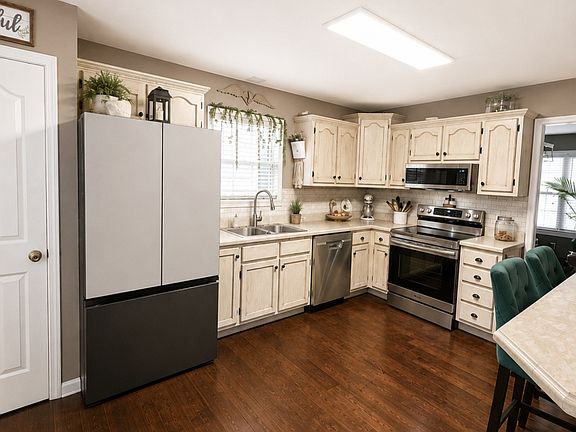 3rd image of 3010 McQuiston Dr