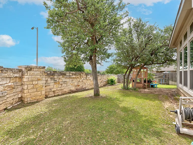 2424 Orchard Way — Photo 30