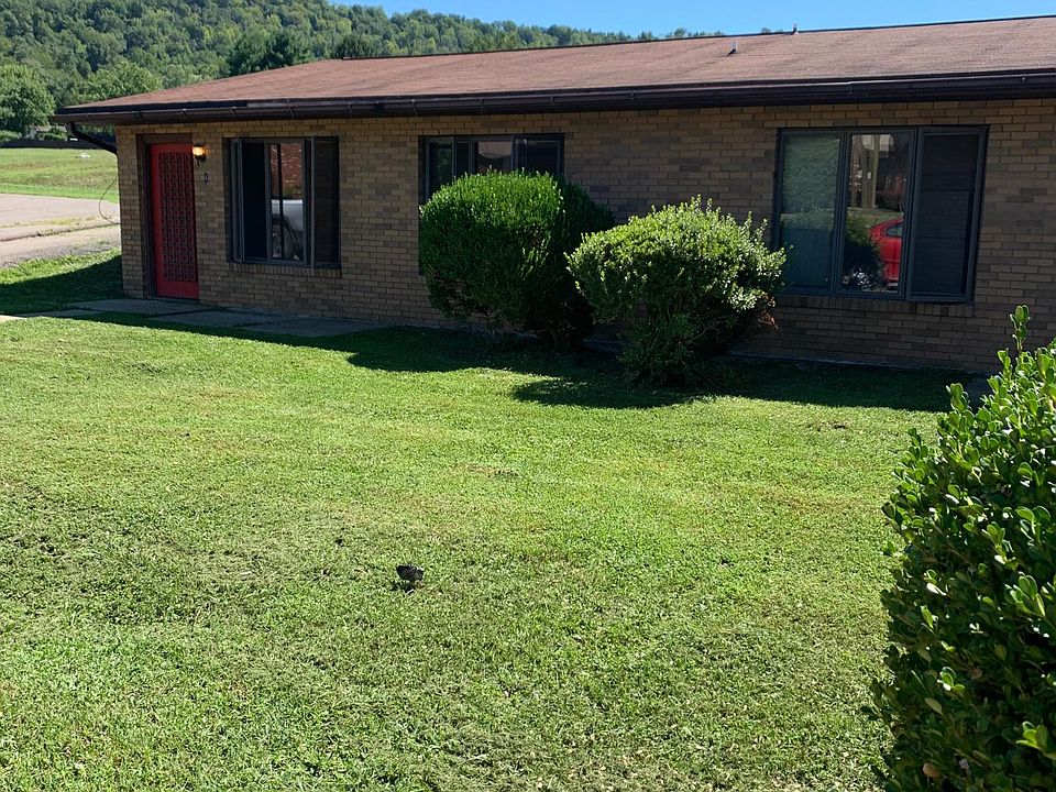 1st image of 135 Paddock Green Dr #3