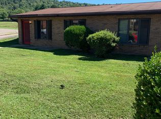 135 Paddock Green Dr #3, New Martinsville, WV 26155