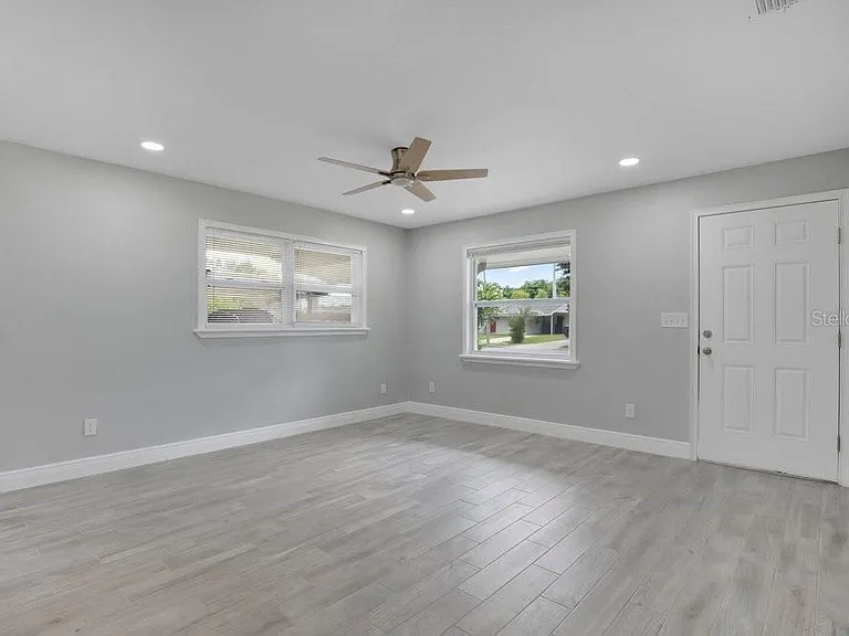 2115 Messina Ave — Photo 5