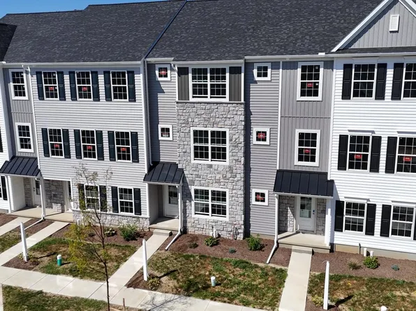 2437 Spring Water Cir, Lancaster, PA 17601