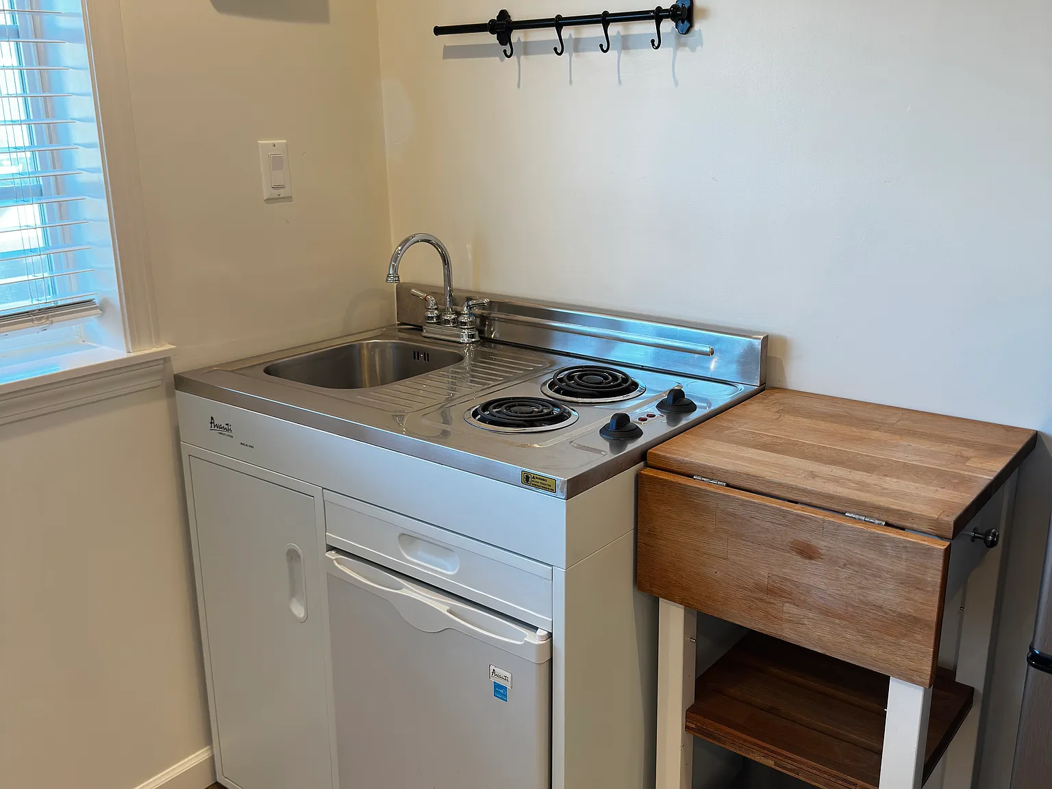 Studio, 300 sqft, $1,450 — Photo 3