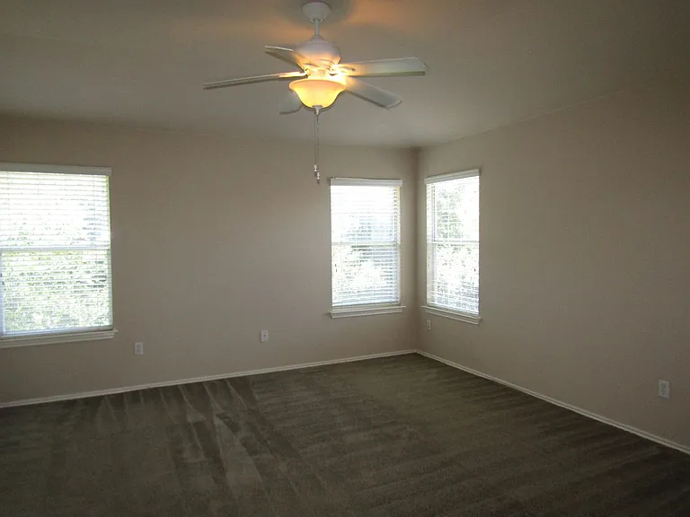 593 Cullen Blvd — Photo 15