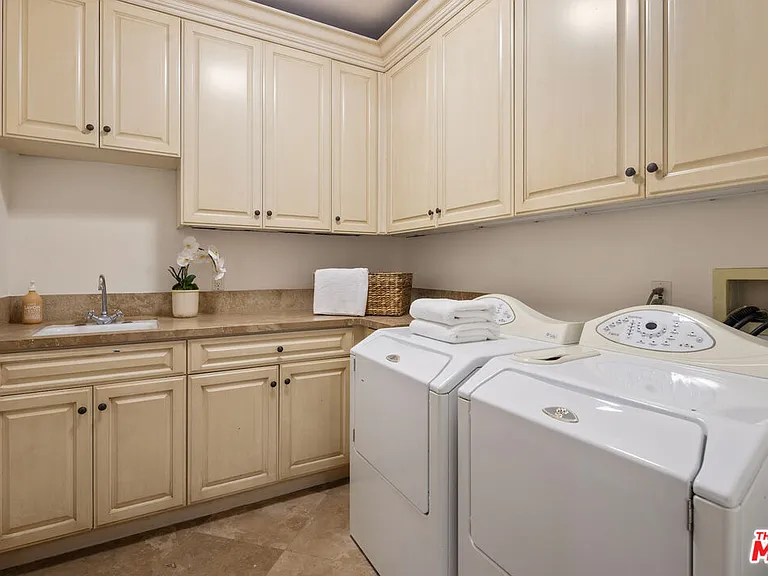 587 Entrada Dr — Photo 21