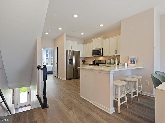 5th image of 540 Banquet Ln