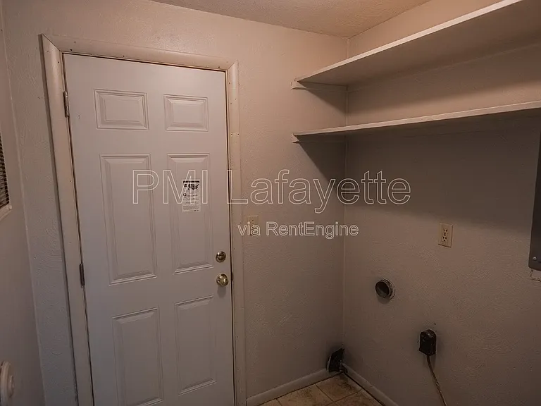 442 Lamplighter Ln — Photo 7
